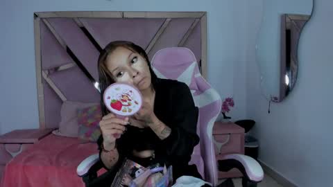 Snapshot of angell_petite01 chatting on June 3, 2026, 8:14 pm angell_petite01 online show from June 3, 2026, 8:14 pm