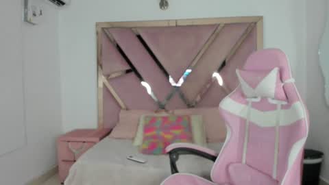 Snapshot of angell_petite01 chatting on June 13, 2026, 9:13 pm angell_petite01 online show from June 13, 2026, 9:13 pm