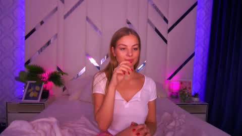 Snapshot of angelleyess chatting on October 7, 2025, 3:09 pm angelleyess online show from October 7, 2025, 3:09 pm