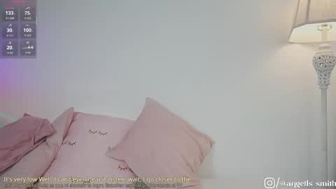 Snapshot of angells_smith chatting on November 25, 2025, 4:40 pm online show from November 25, 2025, 4:40 pm