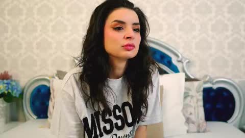 Natalia online show from May 5, 2026, 5:04 am