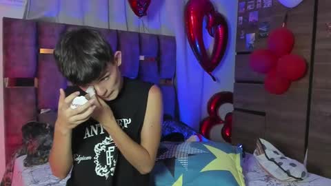 Angelo I work from home this is my room  online show from February 20, 2025, 6:17 am