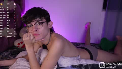 Snapshot of angelocute_ chatting on April 5, 2026, 2:09 am Angelo I work from home this is my room online show from April 5, 2026, 2:09 am