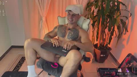 Angelo Ferro online show from December 18, 2025, 5:02 am