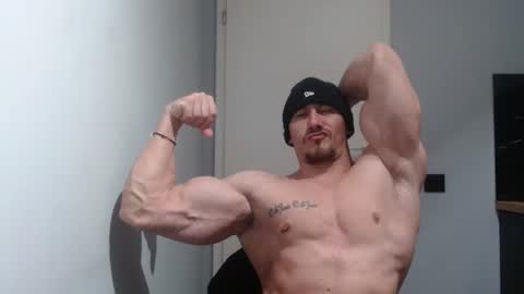 Snapshot of angelofit chatting on February 11, 2025, 10:18 pm ------- SEX SHOW WITH GUYS AND GIRLS MUSCLE SHOW online show from February 11, 2025, 10:18 pm