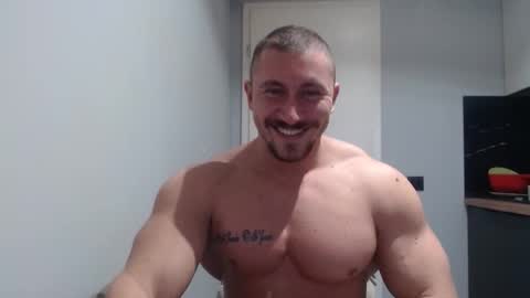 Snapshot of angelofit chatting on November 28, 2025, 9:45 am ------- SEX SHOW WITH GUYS AND GIRLS MUSCLE SHOW online show from November 28, 2025, 9:45 am