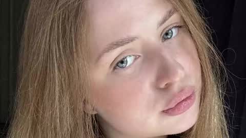Snapshot of angelpuffx chatting on May 25, 2026, 4:57 pm Alice online show from May 25, 2026, 4:57 pm