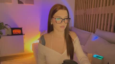 Snapshot of angelsweetshy chatting on November 13, 2025, 10:36 am Angelsweetshy online show from November 13, 2025, 10:36 am