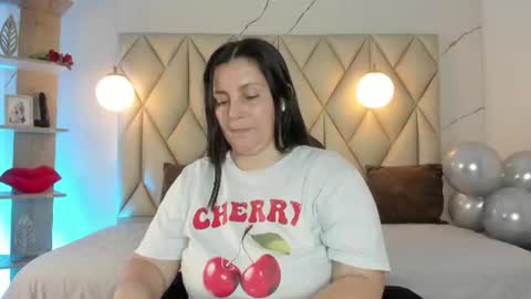 Snapshot of angelswets chatting on June 25, 2026, 3:49 pm ANGIE online show from June 25, 2026, 3:49 pm