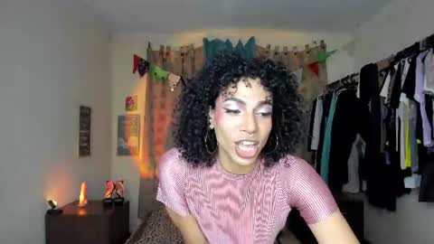 angelwhitte online show from June 18, 2026, 2:45 am