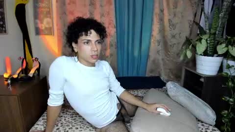 angelwhitte online show from June 26, 2026, 4:28 am
