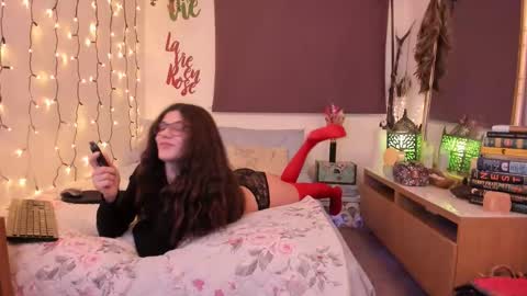 Snapshot of angie0805 chatting on January 6, 2026, 10:23 pm Karina online show from January 6, 2026, 10:23 pm