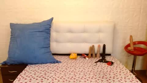 Angie online show from November 28, 2025, 7:27 pm