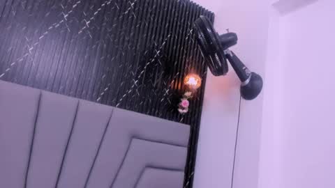 A N G I E.  online show from October 15, 2025, 7:52 am