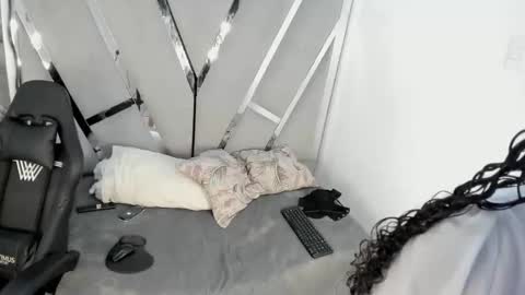 angiexht online show from September 28, 2025, 2:00 pm