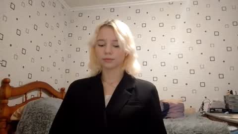 Snapshot of anglauntiedt chatting on December 5, 2025, 2:14 pm Sofa online show from December 5, 2025, 2:14 pm