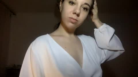 Snapshot of angle_cute05 chatting on June 18, 2026, 9:19 pm Angel Cute online show from June 18, 2026, 9:19 pm