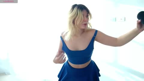 Snapshot of ania_mml chatting on October 17, 2025, 9:39 pm Ania online show from October 17, 2025, 9:39 pm