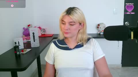 Snapshot of ania_mml chatting on June 20, 2026, 10:01 pm Ania online show from June 20, 2026, 10:01 pm