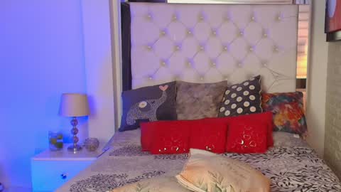 laura  online show from January 26, 2025, 11:18 pm