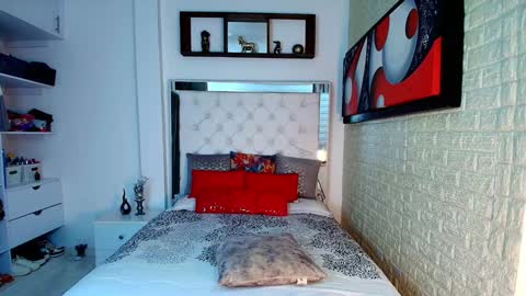 laura  online show from October 18, 2025, 12:13 am