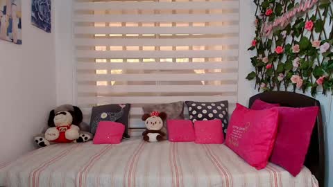 laura  online show from February 12, 2026, 1:50 pm