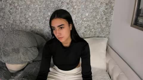 anika_h online show from April 28, 2026, 12:10 pm