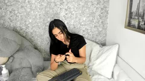 anika_h online show from May 2, 2026, 1:05 pm