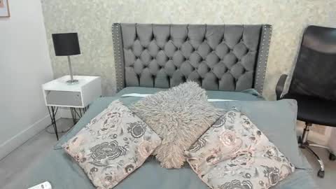 anika_h online show from May 15, 2026, 12:23 pm