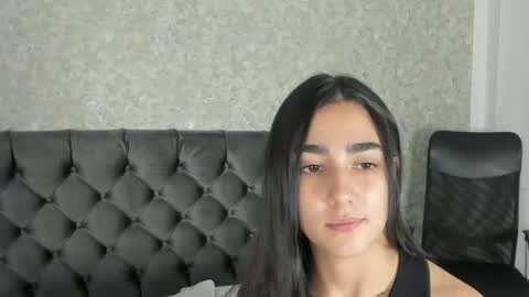 anika_h online show from May 29, 2026, 12:47 pm