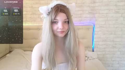 Snapshot of animealica chatting on June 18, 2026, 3:29 am Alica online show from June 18, 2026, 3:29 am