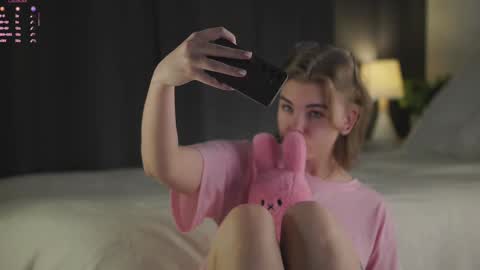 AnishaVivo online show from December 20, 2025, 12:12 pm