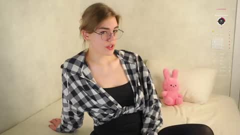 AnishaVivo online show from February 3, 2026, 12:43 pm