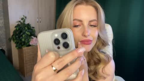 Snapshot of anita_blairr chatting on May 17, 2026, 12:41 am Anita online show from May 17, 2026, 12:41 am