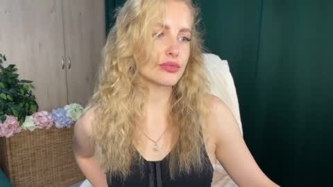 Snapshot of anita_blairr chatting on May 25, 2026, 1:00 am Anita online show from May 25, 2026, 1:00 am