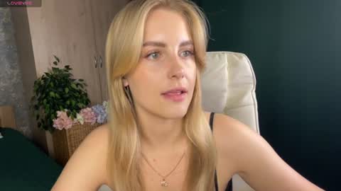 Snapshot of anita_blairr chatting on June 15, 2026, 12:02 am Anita online show from June 15, 2026, 12:02 am