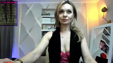 Snapshot of anita_forever chatting on June 19, 2026, 9:18 pm Anita online show from June 19, 2026, 9:18 pm