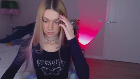 anita_moon_ online show from October 7, 2025, 10:51 pm