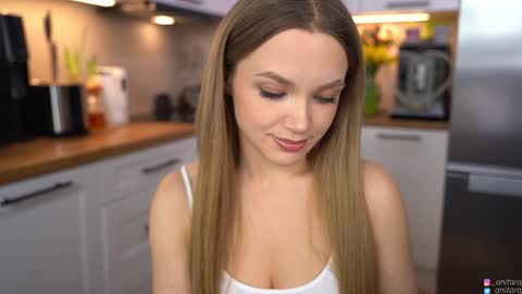 Im Anita thumb up me please its important online show from March 19, 2026, 9:41 pm