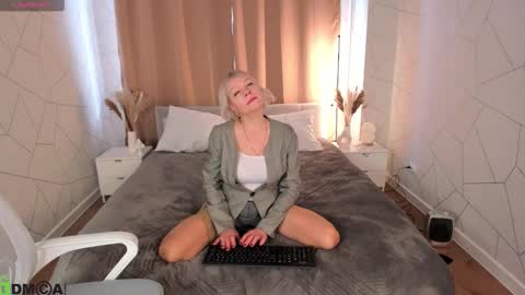 ann_annise online show from February 3, 2026, 2:53 am