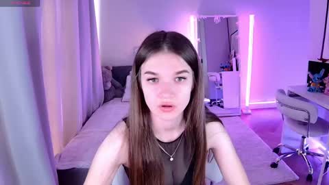 Snapshot of ann_woood chatting on May 4, 2026, 6:31 am ann_woood online show from May 4, 2026, 6:31 am