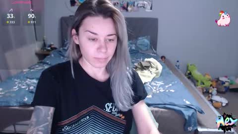 Anadirectgirl online show from December 20, 2025, 1:07 pm