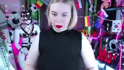Snapshot of anna_maxwell chatting on June 28, 2026, 2:17 am Anna online show from June 28, 2026, 2:17 am