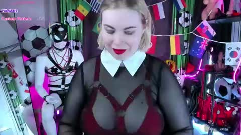 Snapshot of anna_maxwell chatting on July 4, 2026, 2:07 am Anna online show from July 4, 2026, 2:07 am