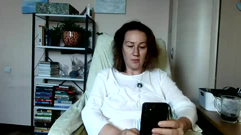 Snapshot of anna_ml chatting on June 11, 2026, 5:49 am Anna online show from June 11, 2026, 5:49 am