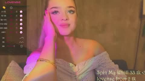Snapshot of anna_nickol chatting on May 7, 2026, 9:53 pm Anna online show from May 7, 2026, 9:53 pm