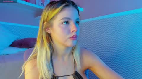 Snapshot of anna_robinson chatting on February 7, 2025, 1:25 am Anna online show from February 7, 2025, 1:25 am