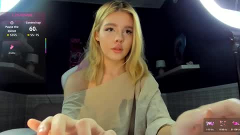 Snapshot of anna_robinson chatting on September 14, 2025, 1:05 am Anna online show from September 14, 2025, 1:05 am