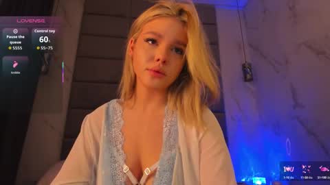 Snapshot of anna_robinson chatting on October 16, 2025, 1:39 am Anna online show from October 16, 2025, 1:39 am