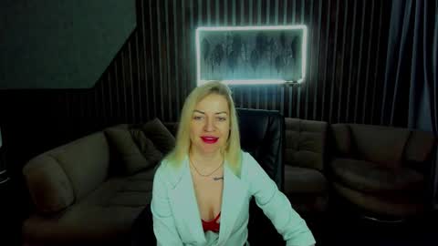 anna_snow9 online show from October 12, 2025, 5:28 am
